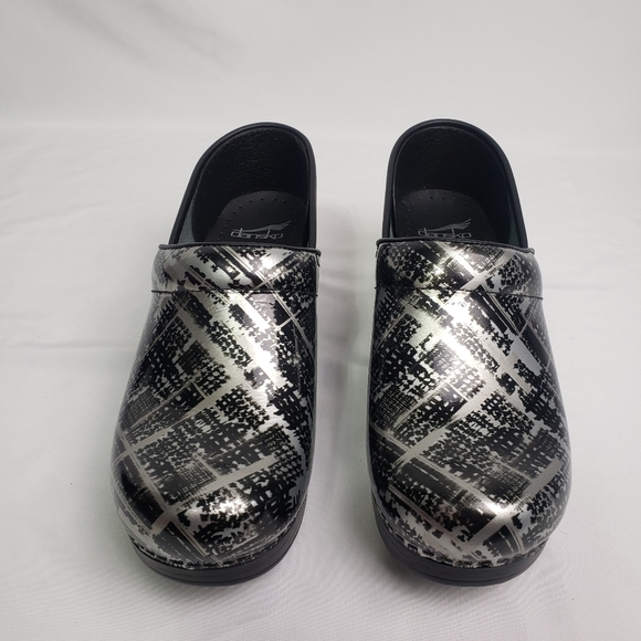 Dansko Professional Nurse's Shoes Block Print Patent Leather Clogs - Picture 6 of 12